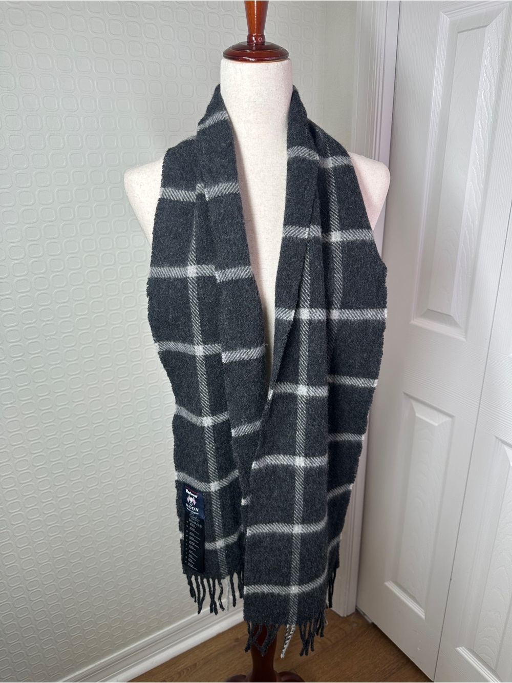 Barbour 100% Wool Charcoal Gray Windowpane Plaid Scarf Made in UK